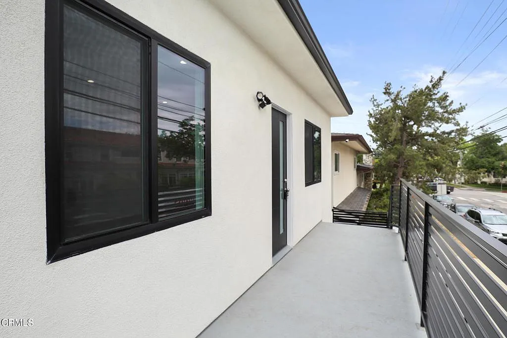 2 bed, 2.0 bath, 1000 sqft, $3,795 — Photo 2
