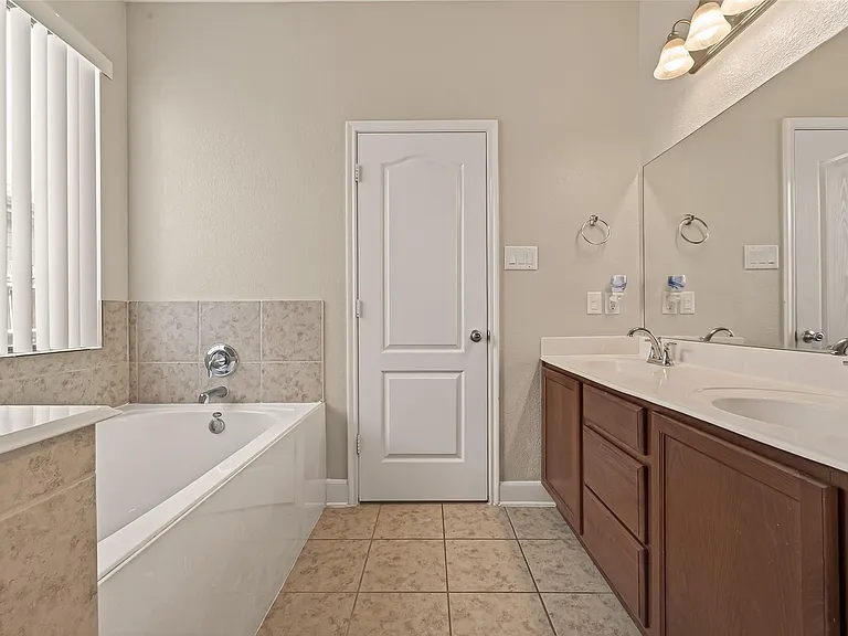 4418 Brinton Saddle Ln — Photo 16