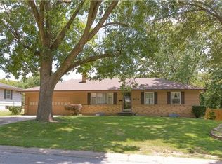 3221 Mohawk Ln, Kansas City, MO 64116