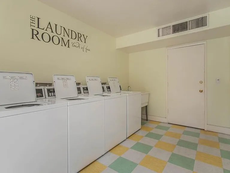 Casas Adobes Apartments — Photo 36
