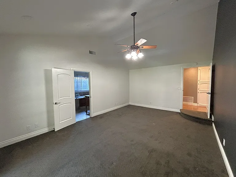 941 W 23rd St — Photo 11