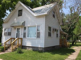 223 W River Dr, Omro, WI 54963