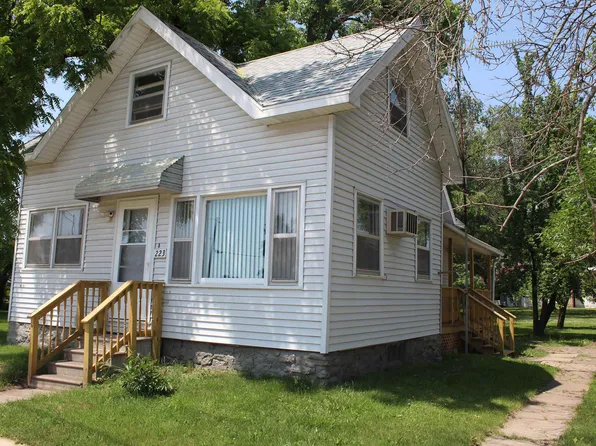 223 W River Dr, Omro, WI 54963