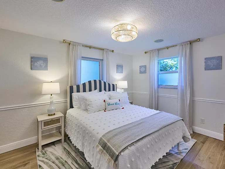 100 Neptune Dr — Photo 34