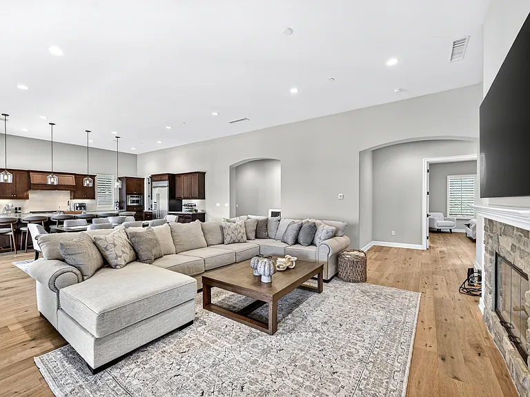 55120 Autumn Valley Ct — Photo 17