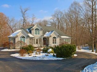 8145 Wisteria Dr, Chagrin Falls, OH 44023