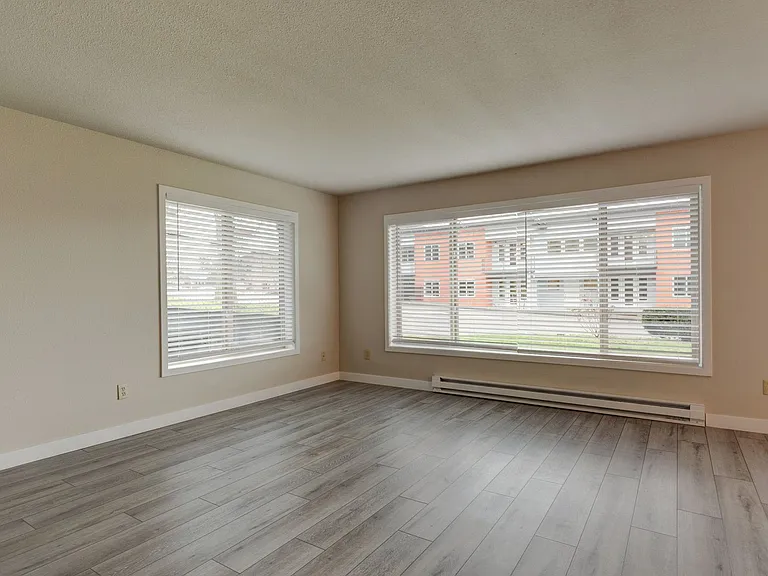 0110-1080 SE City Beach — Photo 6