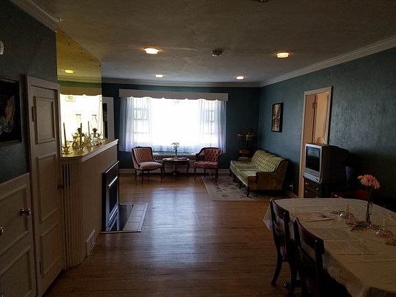 5th image of 309 Lynn St