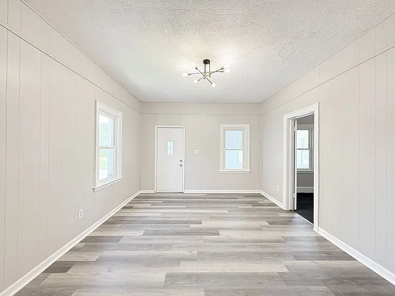 2817 N Erie St — Photo 3