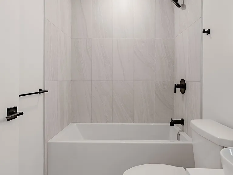 1185 Dupont St #424 — Photo 16