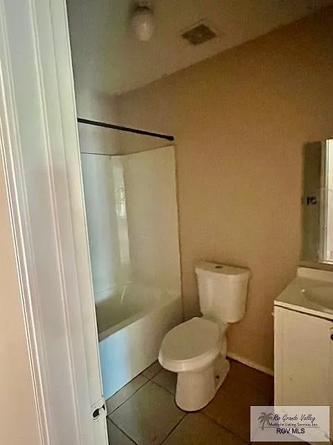 3 bed, 1.0 bath, 870 sqft, $925 — Photo 4