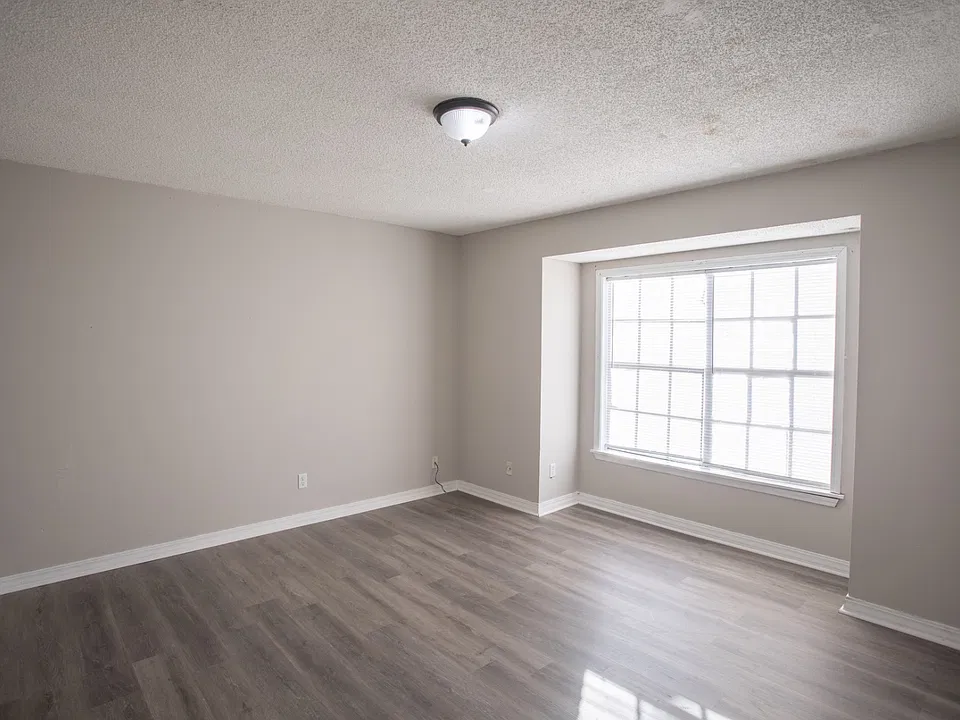 100 Meudon St