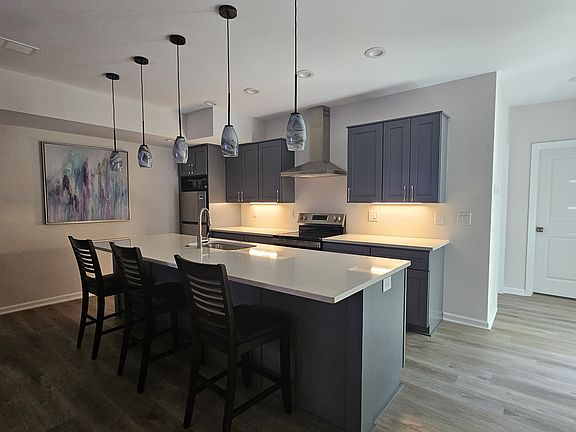 Large Kitchen. Electric Range