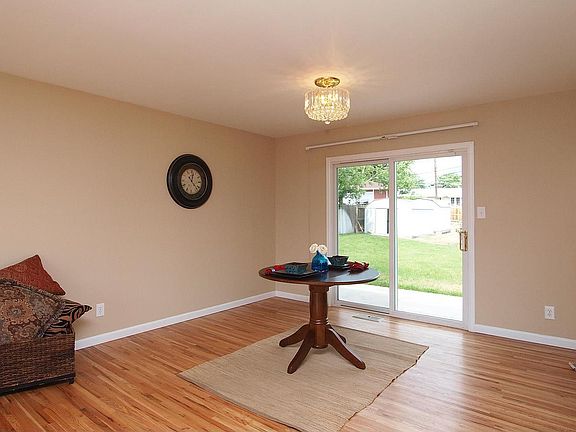 Dining w/ walk-out to Patio