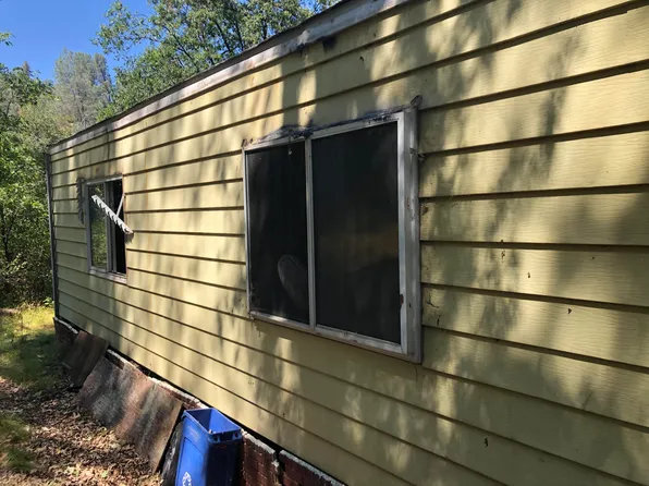 18044 Snowbird Ln, Lakehead, CA 96051