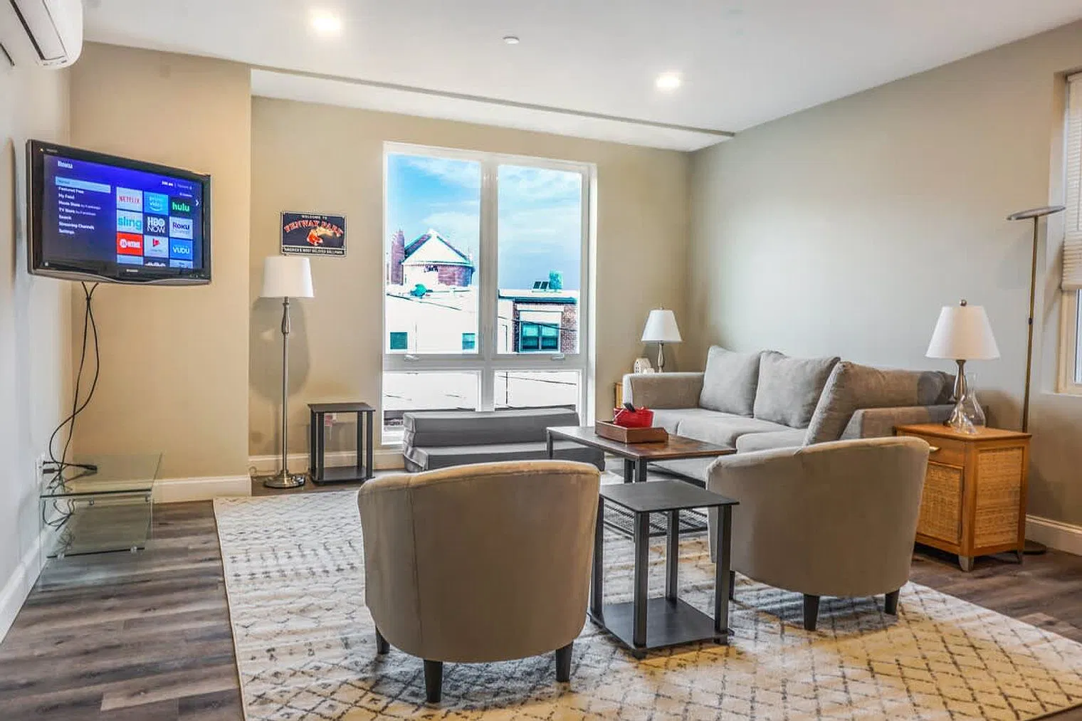 1 bed, 1.0 bath, 775 sqft, $3,739 — Photo 1