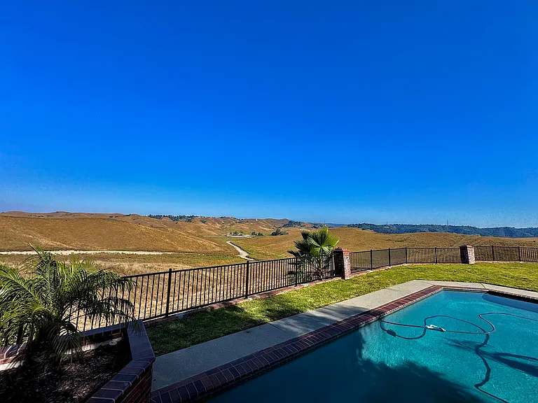 1652 Longview Dr — Photo 26