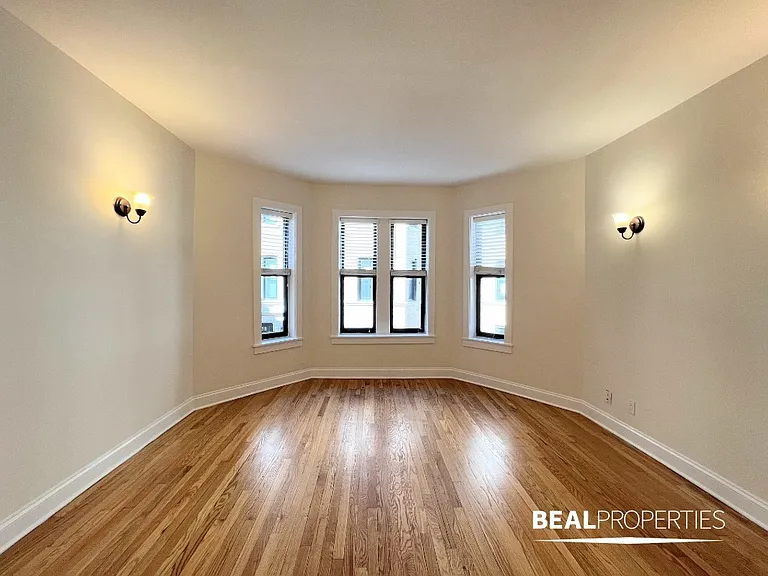 4034.5 N Ashland Ave #E1 — Photo 1