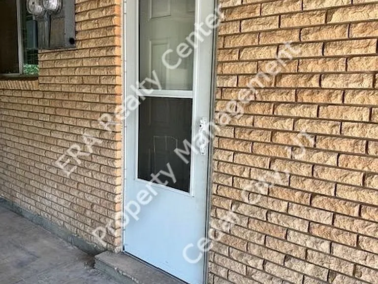 282 S Dewey Ave #B — Photo 2