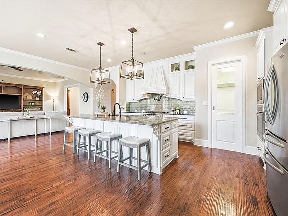 3rd image of 5016 Manchester Rd