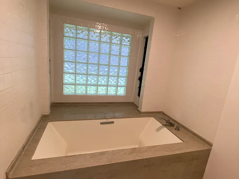 bathtub