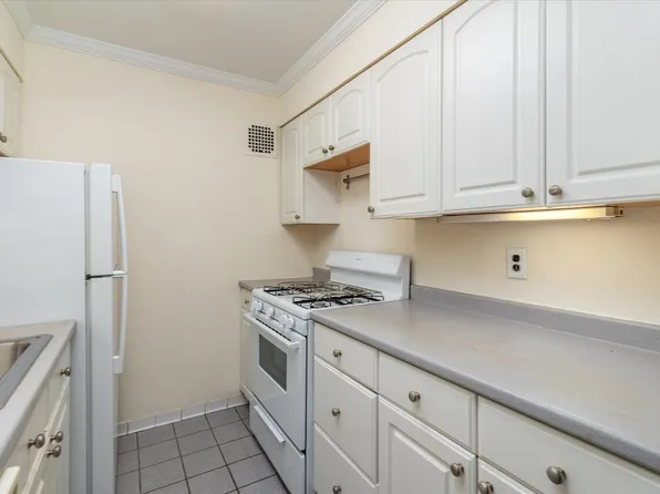 151-05 Cross Island Parkway image 7 of 18