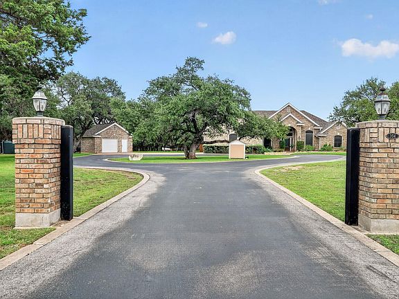 3rd image of 104 Lakewood Trl