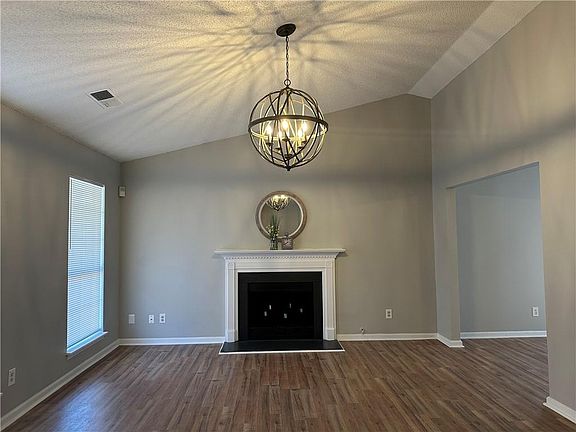 4th image of 2071 Bedford Ct