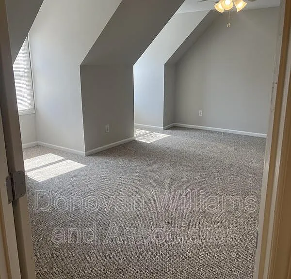 135 E Wilson Ave #E — Photo 25
