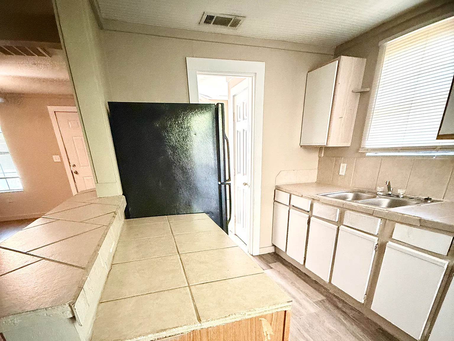 3 bed, 816 sqft, $975 — Photo 4