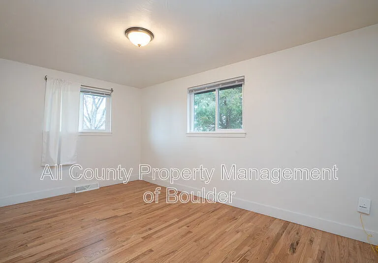 1117 Vivian St — Photo 16