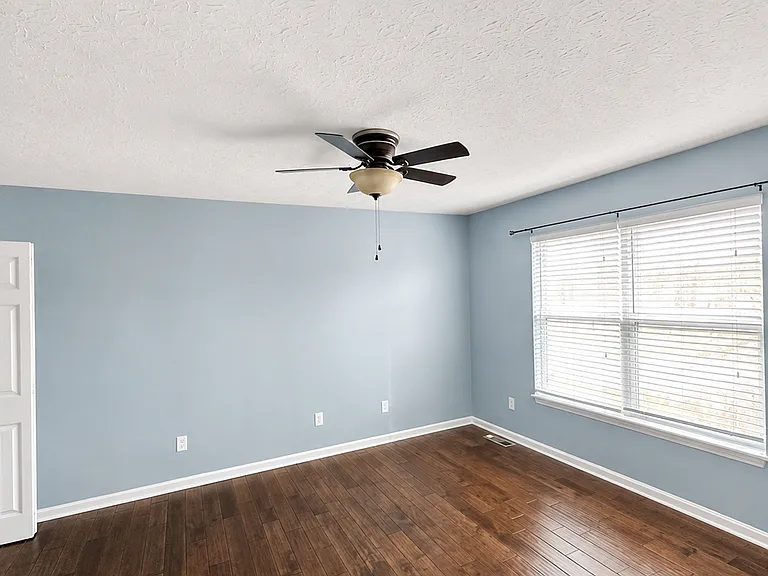515 Hoffman Dr #2 — Photo 2