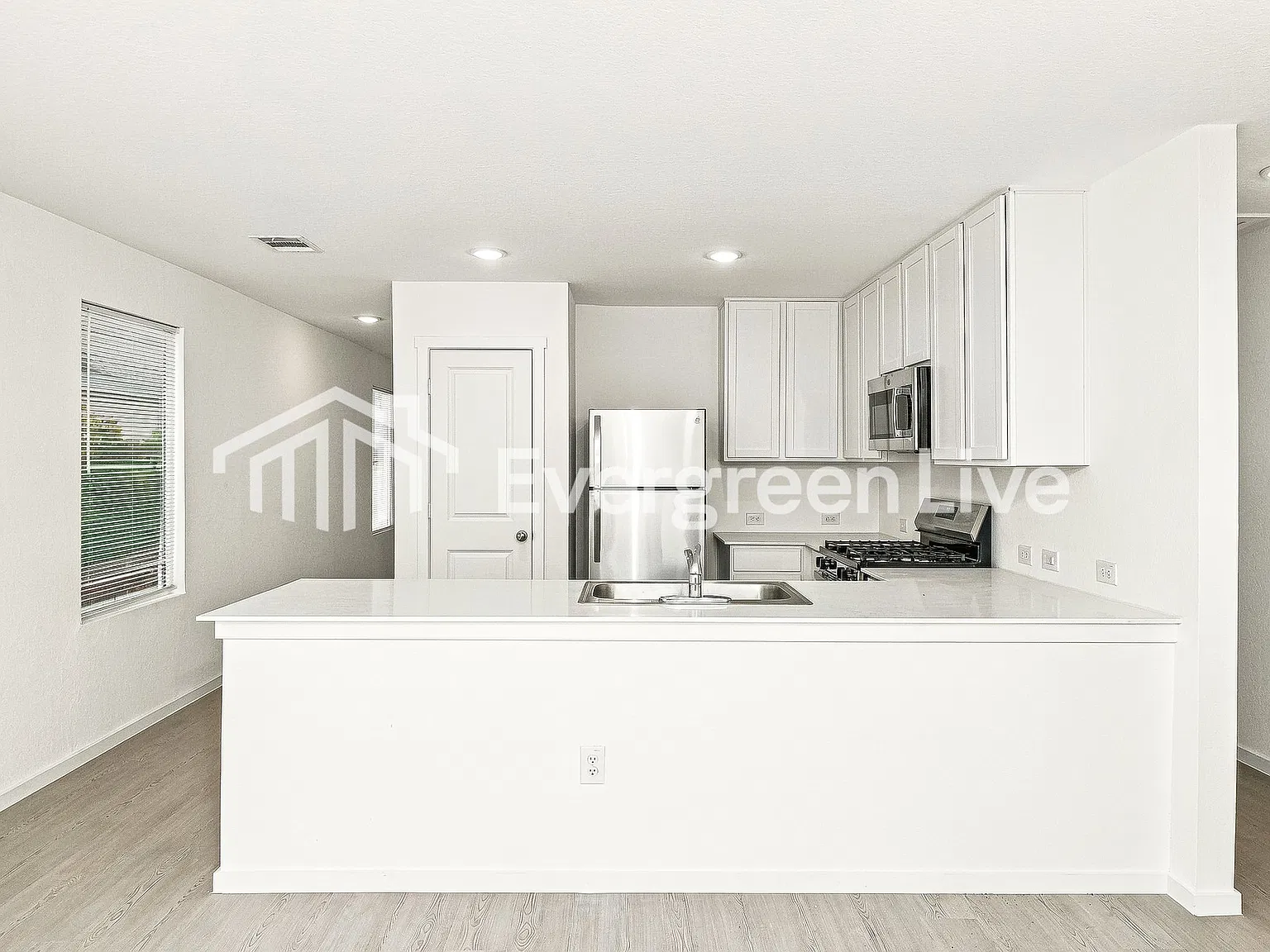 4 bed, 2.0 bath, 1575 sqft, $1,505 — Photo 3
