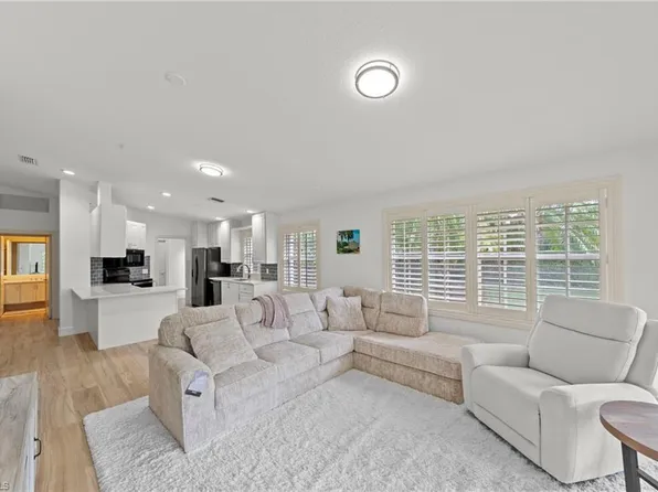 4748 San Carlo CT, NAPLES, FL 34109