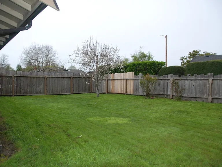 1704 Antoine Ave — Photo 17