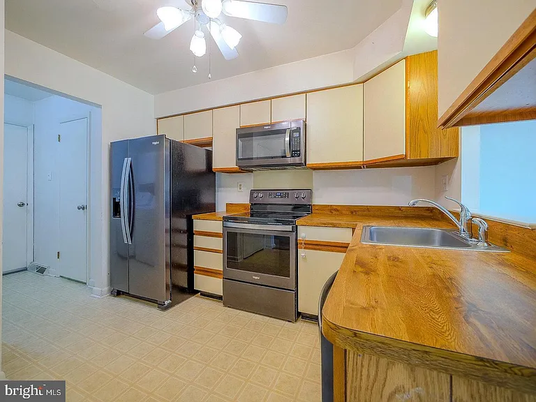 1001 Winfield Ct — Photo 12
