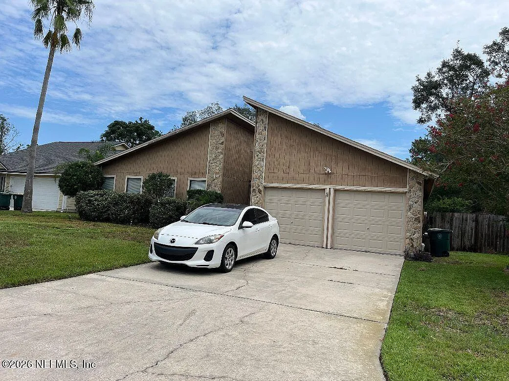 3 bed, 2.0 bath, 1762 sqft, $1,895 — Photo 2