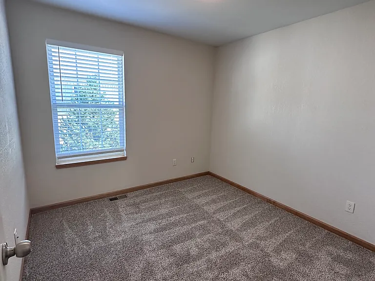 109 NE Adams Dairy Pkwy — Photo 12