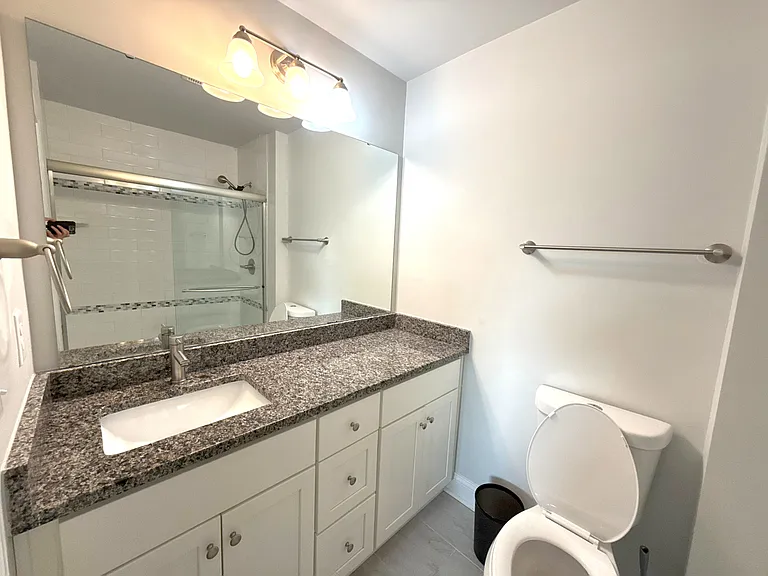 812 Moen Pl #A — Photo 8