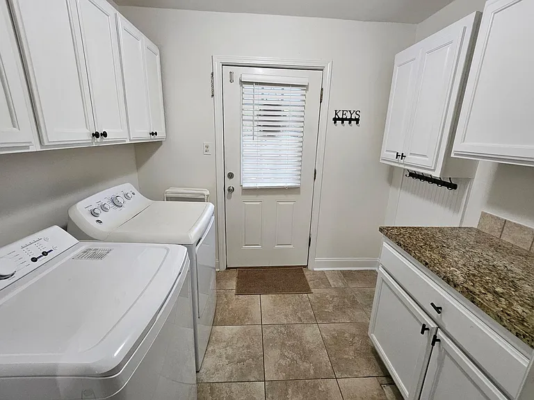 7520 Beekman Dr — Photo 9