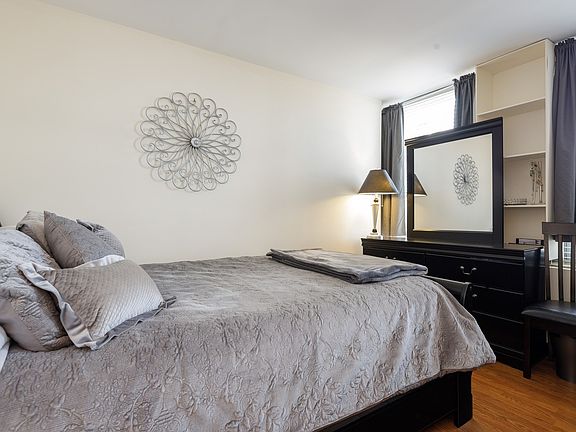 5th image of 2626 N Lakeview Ave APT 610