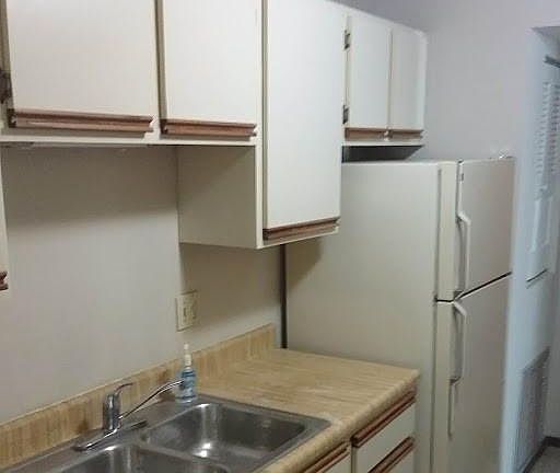 3rd image of 122 Demont Ave E APT 173