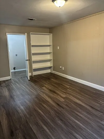 3 bed, 1.0 bath, 1249 sqft, $1,100 — Photo 3