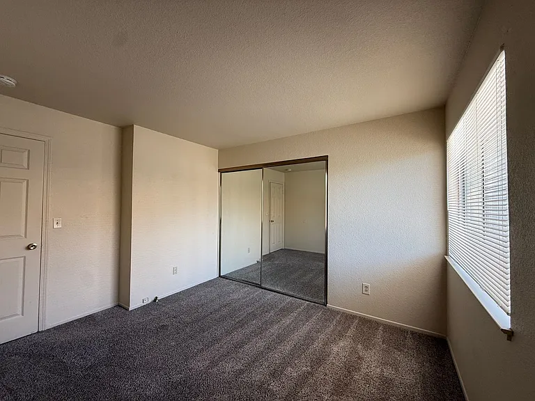 696 Harvard Ct — Photo 20