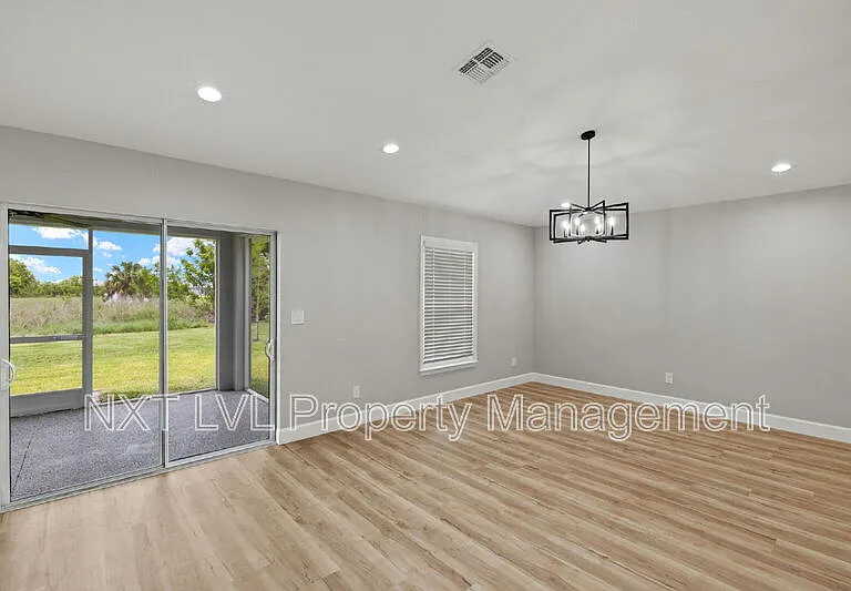 213 NW 5th St — Photo 12