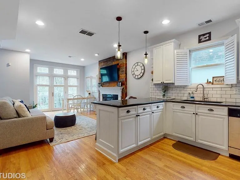 2855 N Damen Ave #2 — Photo 8