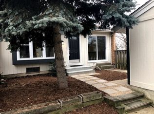 300 Edgewater Dr, Bloomingdale, IL 60108