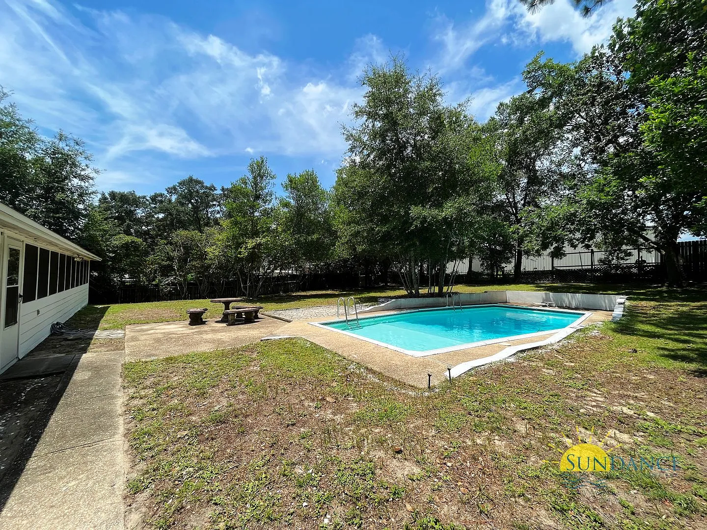 Great 3 Bedroom Home with In-Ground Pool — Photo 2