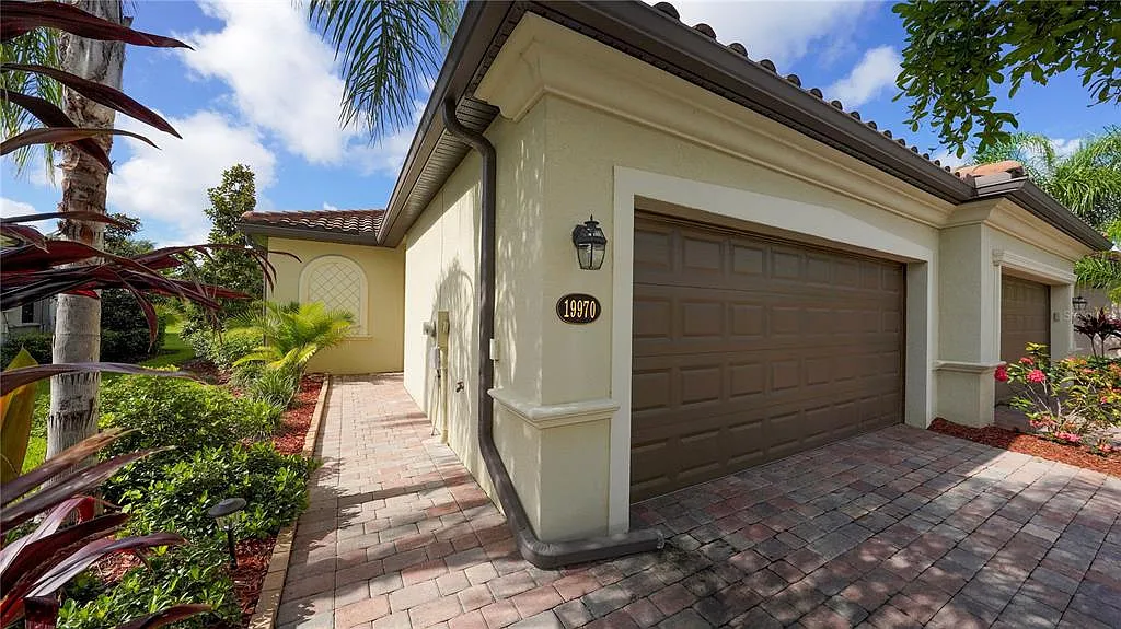 2 bed, 2.0 bath, 1420 sqft, $2,300 — Photo 1