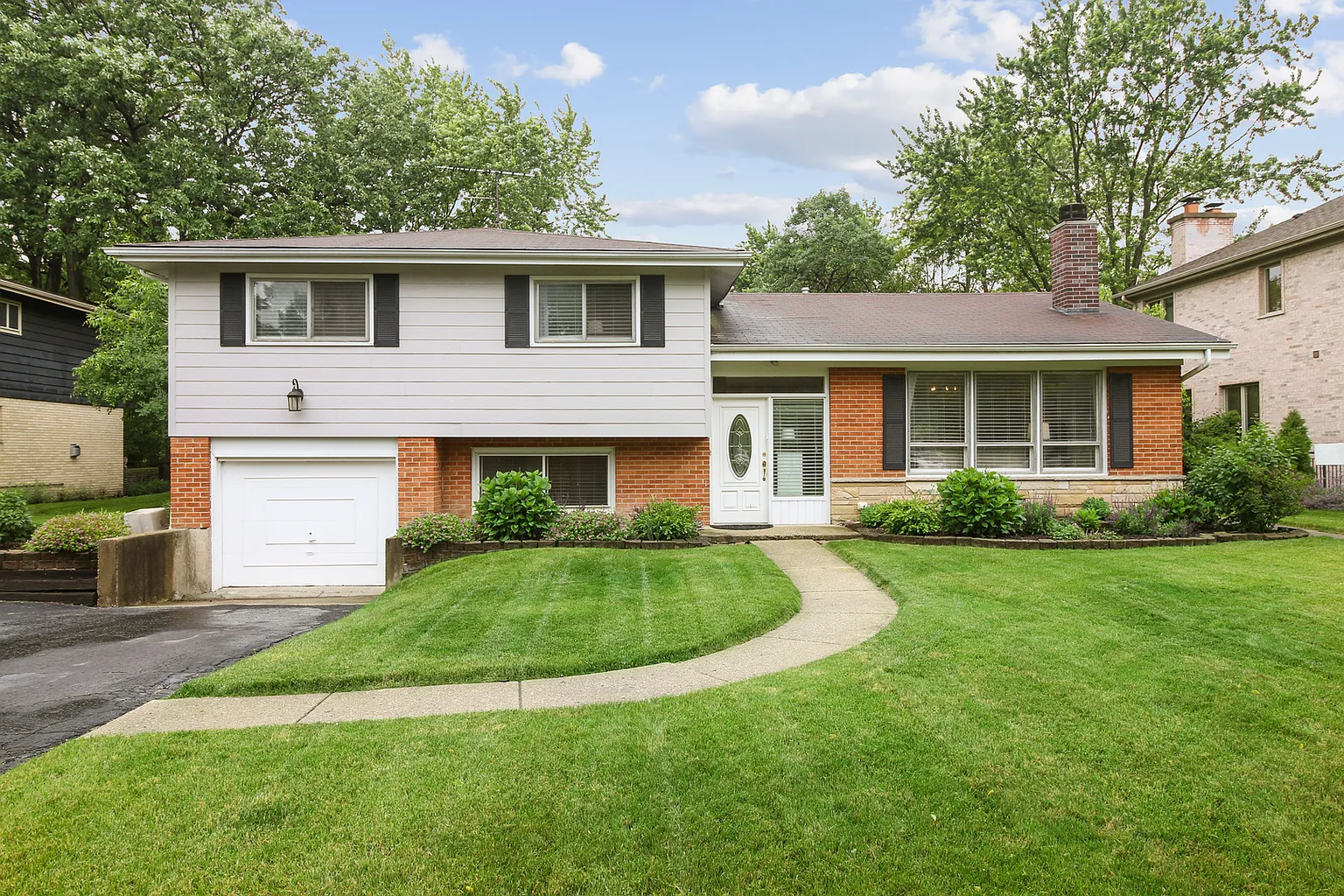 1642 Cavell Ave photo 1